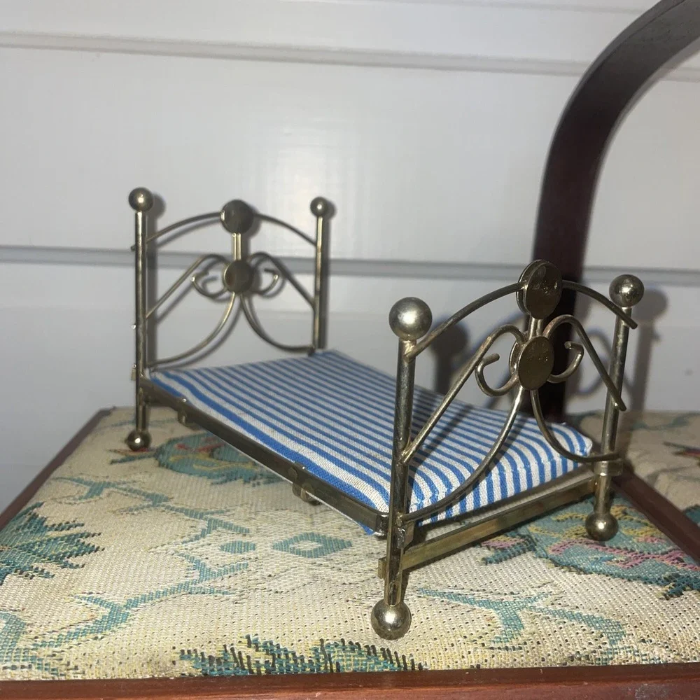 Brass‎ Doll Bed 6.5